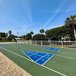 Pelican Walk 812