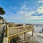 Pelican Walk 812