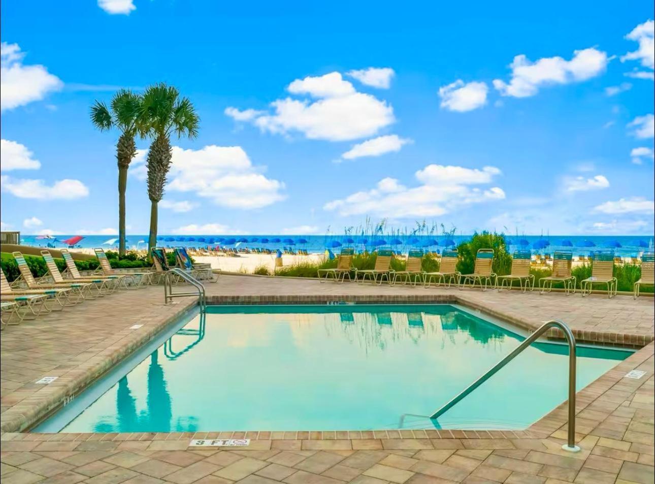 Pelican Walk 812